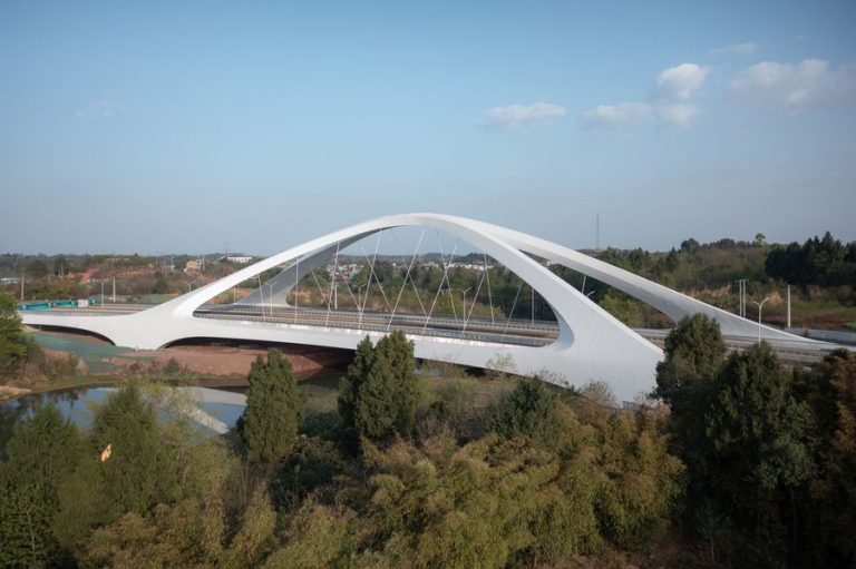 Híd a Jiangxi folyó felett
