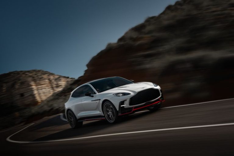 Új zászlóshajó a szuper SUV-k világában